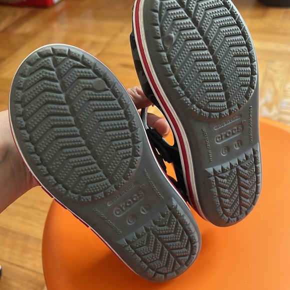 Crocs toddler sandals. Camo print. Size 11 - Picture 3 of 4